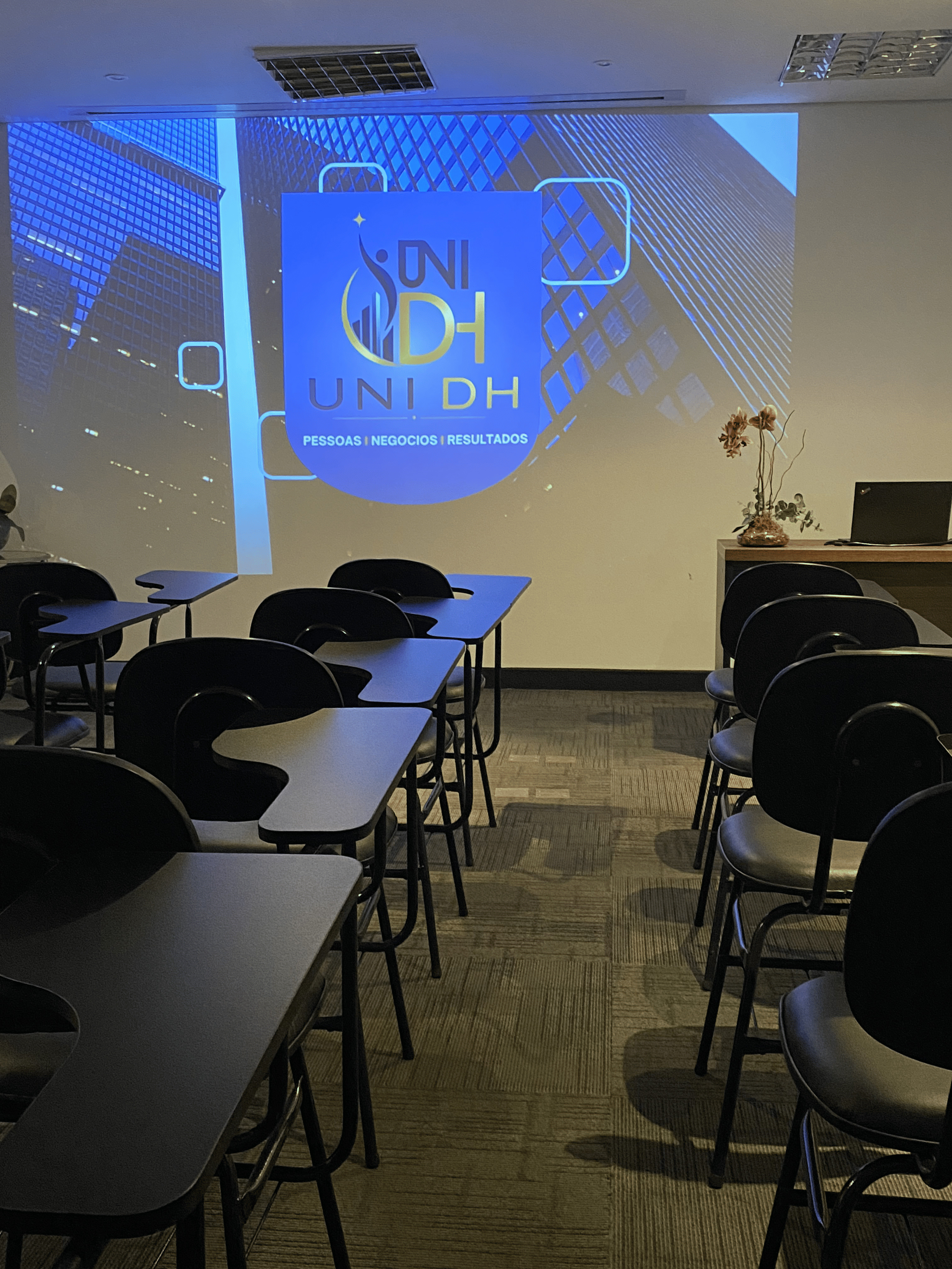Sala de Treinamentos UNI DH Hub